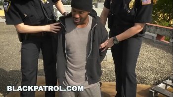 Запрыгнула на хуй к массажисту сексвидео