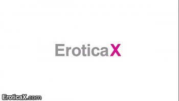 Озабоченные голые марухи целуются в засос