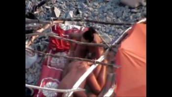 Жену ебут на пляже