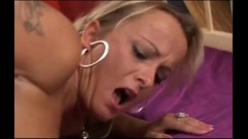 Мать раздеватся перед сынам вазбудила сына