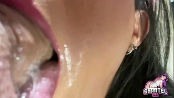 Близкая русская задница целует мускулистый член