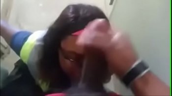 Отработала писей на большом упругом члене