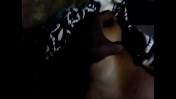 Прижимаются телами