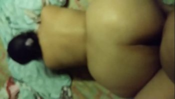 Трахает раком стройную супругу