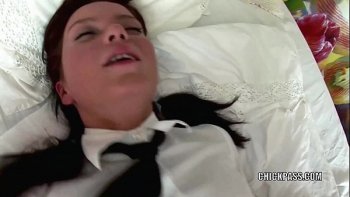 Крутая русская девочка задрала юбку