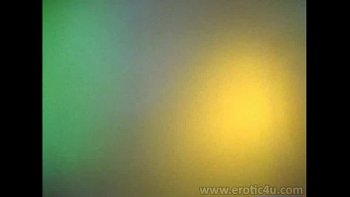 Мягкие холодные русалки издают стоны под кликами прессы