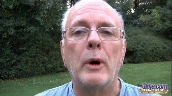 Мужик поставил дерзкую леди на колени