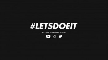 Он целует ее самыми ласковыми из возможных поцелуев