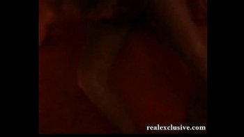 Раздвинутая блондинка застонала от оргазма