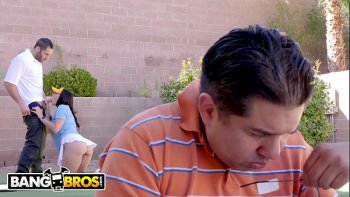 Как только они устраиваются вдвоем наедине на большой