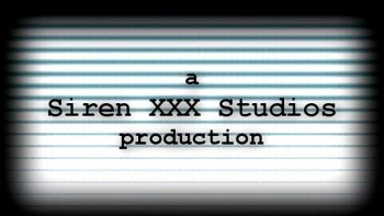 Трахающий плебей бьет в дверь кулаком